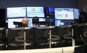 Dax klettert am Mittag ins Plus - Anleger vor Pattsituation