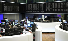 Dax startet im Minus - Hormus-Risiken bleiben