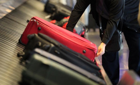 Streit über Auslandsreisen junger Männer