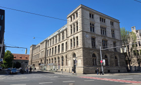 Stadt soll Umzug von Meldeamt und Ausländerbehörde prüfen