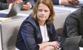 Niedersachsens Kultusministerin begrüßt Expertenbericht zum Jugendschutz im Netz