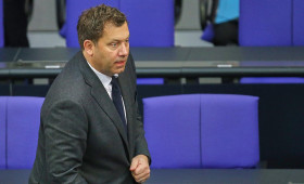 Klingbeil hält "Tankrabatt" für "wichtiges Signal"