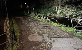 Alkoholisierter Fahrer beschädigt Brückengeländer in Linse und flüchtet