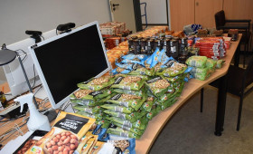 Polizei sicherstellt mutmaßlich gestohlene Süßigkeiten in Gieboldehausen