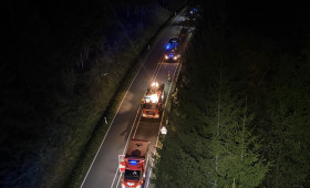 Braunlage:Auto stürzt Böschung hinab – Zwei Verletzte bei Unfall auf der B4
