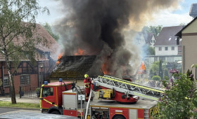 Salzgitter: Gebäude steht nach Explosion in Flammen