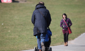 Studie: Väter übernehmen weniger Versorgungstätigkeiten für Kinder
