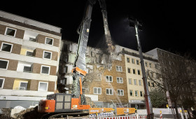Braunschweig: Mitten in der Nacht: Spektakulärer Abriss in der Innenstadt