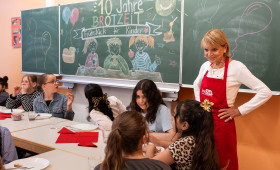 brotZeit feiert Jubiläum: Uschi Glas besucht Salzgitteraner Grundschule