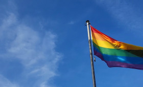 Salzgitter zeigt Flagge: Regenbogenfahnen wehen für Vielfalt und Toleranz