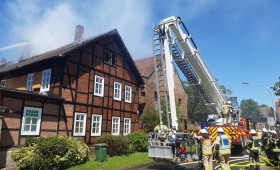 Stundenlanger Einsatz: Wohngebäude in Beierstedt in Flammen