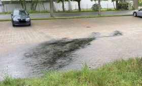 Umweltverschmutzung: Unbekannte lassen Altöl auf Parkplatz in Wolfsburg ab