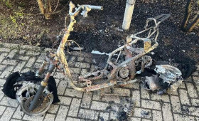 Wolfsburg: Jugendliche zünden Motorroller an