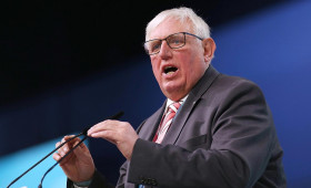 Laumann mahnt Koalition zu Geschlossenheit bei Reformen