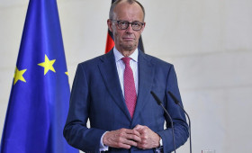 Draghi erhält Karlspreis - Merz appelliert an Europas "Machtmittel"