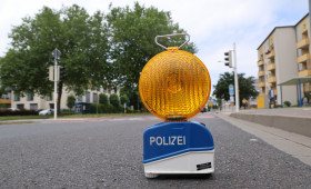 Vechelde: Autofahrerin kracht in Carport – Verdacht auf Drogen