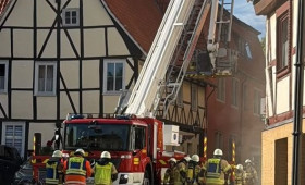 Vier Personen aus verrauchtem Gebäude gerettet - Alarmübung in Schöningen