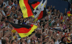 Nachwuchspolitiker streiten über Umgang mit Nationalfarben