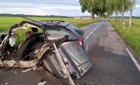 Schwerer Verkehrsunfall bei Lachendorf: Fahrer lebensgefährlich verletzt