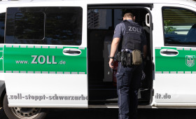 Region Braunschweig: Zollkontrolle im Friseur- und Kosmetikgewerbe