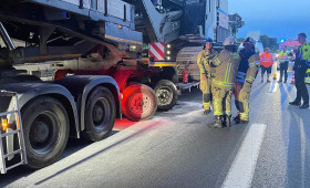 Schwertransporter: Qualmende Achse löst Feuerwehreinsatz auf A7 aus