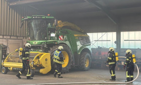 Brand in Maschinenhalle in Aurich-Middels durch Elektroverteilung ausgelöst