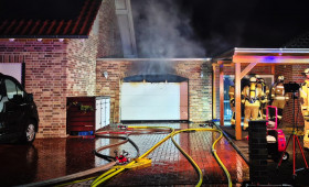 Garagenbrand während Unwetter: Nächtlicher Einsatz für Feuerwehr Gifhorn