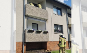 Lehre: Brand in Mehrfamilienhaus alarmiert Einsatzkräfte