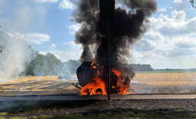 Wesendorf:Landwirte unterstützen Feuerwehr beim Löschen