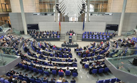Bundestag stimmt für antragsloses Kindergeld