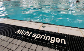 Schwimmmeister mahnen Eltern zu mehr Aufsicht in Bädern