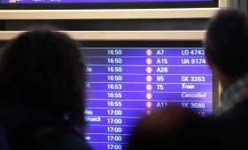 Grüne kritisieren Ticketsteuer-Senkung als "Blindflug"