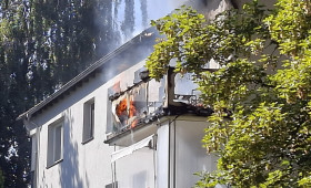Helmstedt: Wohnung brennt – Feuerwehr bringt das Feuer unter Kontrolle