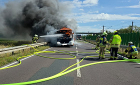 Schock auf der B188 bei Wolfsburg: Linienbus geht in Flammen auf