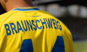 Erstes Heimspiel der Eintracht: Fanmarsch setzt sich gleich in Bewegung