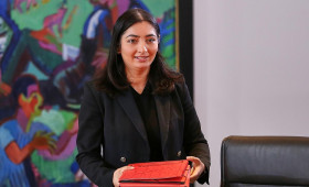 Alabali Radovan will in Indonesien für Energie-Kooperationen werben