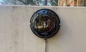Vechelde installiert sechsten Defibrillator am Bürgerzentrum