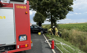 Peine: Unfall auf L615 - Audi kollidiert mit Straßenbaum
