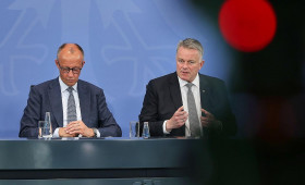 Schnieder kritisiert Merz für Regierungsumbildung