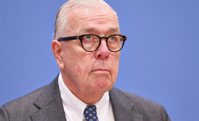 Ärztepräsident will pensionierte Ärzte an Schulen schicken