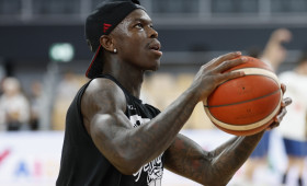 Braunschweig verleiht Ehrenbürgerwürde an Basketball-Star Dennis Schröder