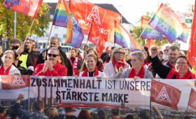 Mehr als 1000 VW-Mitarbeiter nehmen Konzernchefs und Politik in die Pflicht