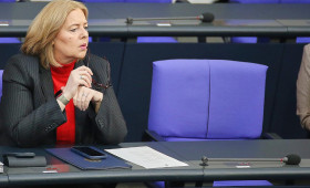 CSU-Politiker Hoffmann gegen Rauswurf von Arbeitsministerin Bas