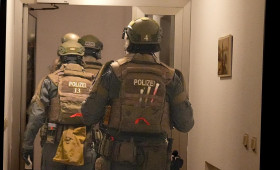 Polizei deckt mutmaßliches Netzwerk für Stellvertreterprüfungen in Osnabrück, Melle, Lienen und Hamm auf