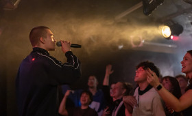 HeXer im EuleXO: Alte Songs, 30 Singles und Publikum direkt vor der Bühne