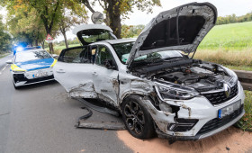 Salzgitter, B248: Auto gerät in Gegenverkehr und stößt mit Lkw zusammen
