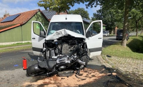 Motorradfahrer stirbt in Ahlerstedt nach Zusammenstoß mit Transporter