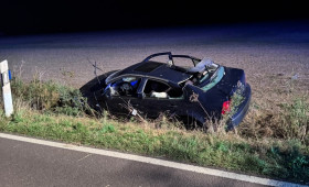 Schwerer Unfall auf der B244 bei Velpke: Fahrerin in Auto eingeschlossen