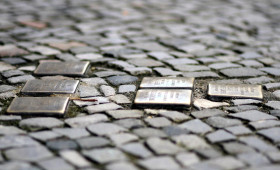 Sächsische Kleinstadt verbietet "Stolpersteine"