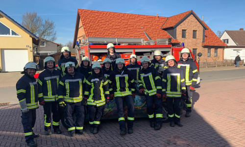 Die neu ausgebildeten Feuerwehrmänner und Feuerwehrfrauen. Foto: Gemeinde Lehre
